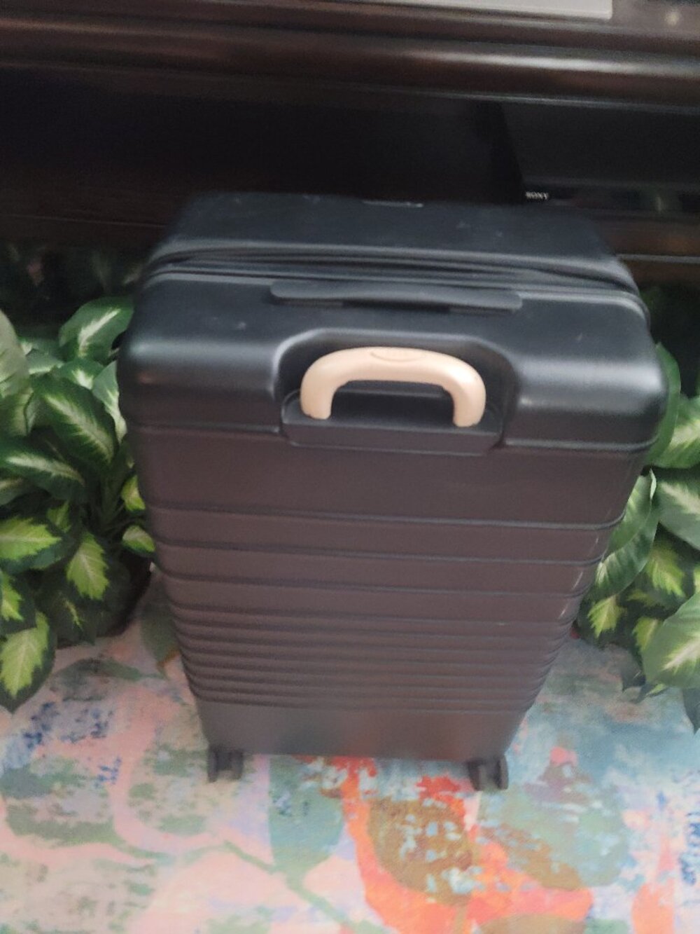 BEIS BLACK LARGE CHECK IN 31" - DEFECTS